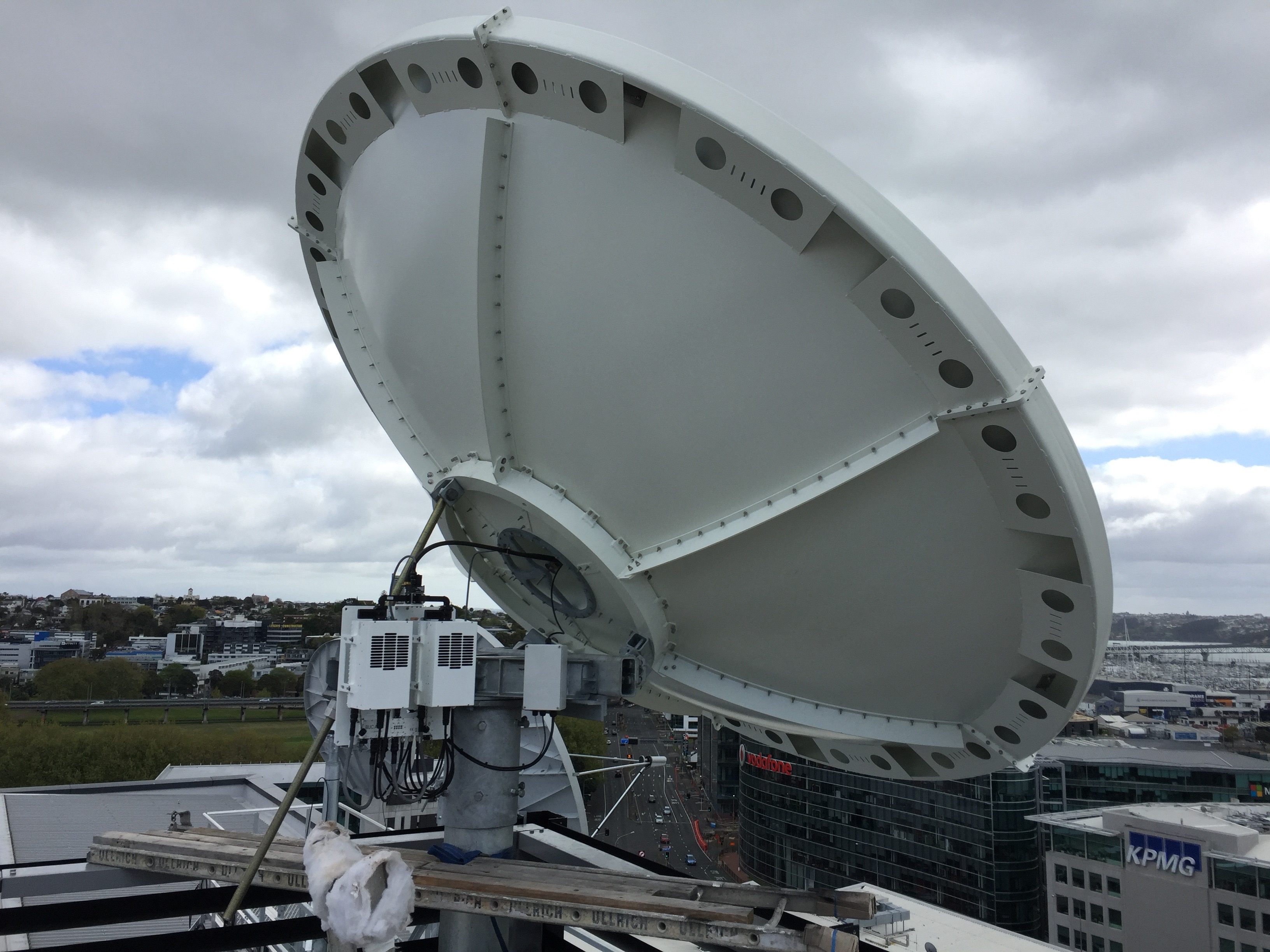NZME Auckland Installs 4.0m Satellite Dish